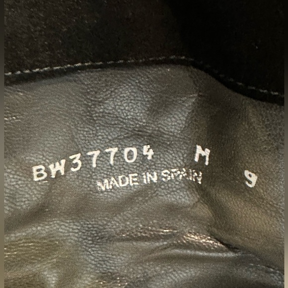 Stuart‎ WEITZMAN Black Suede Heeled Buckle Ankle Bootie - Picture 10 of 11